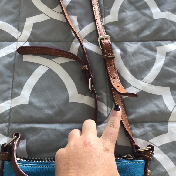 Dooney & Bourke Cross over with matching wallet - Picture 5 of 6